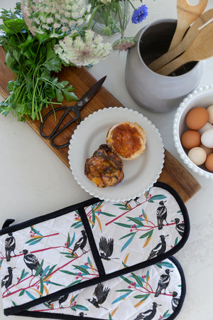 Magpies Double Oven Glove