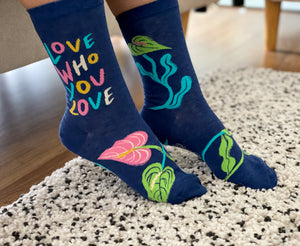 Love who who love - women's socks
