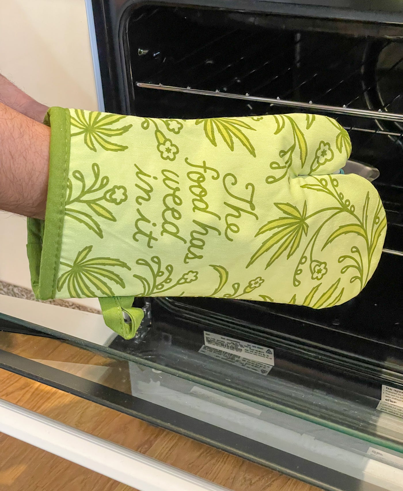 Blue Q - The Food Has Weed In It Oven Mitt 