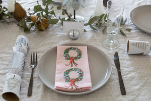 Best Christmas table decor for dining room - family gift ideas